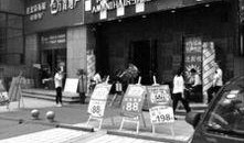 定兴理发店爆料事件视频,一男子店内争执引发冲突，监控视频曝光惊人一幕